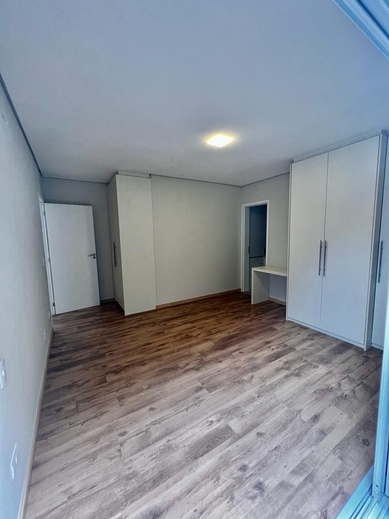 Casa à venda com 4 quartos, 367m² - Foto 4