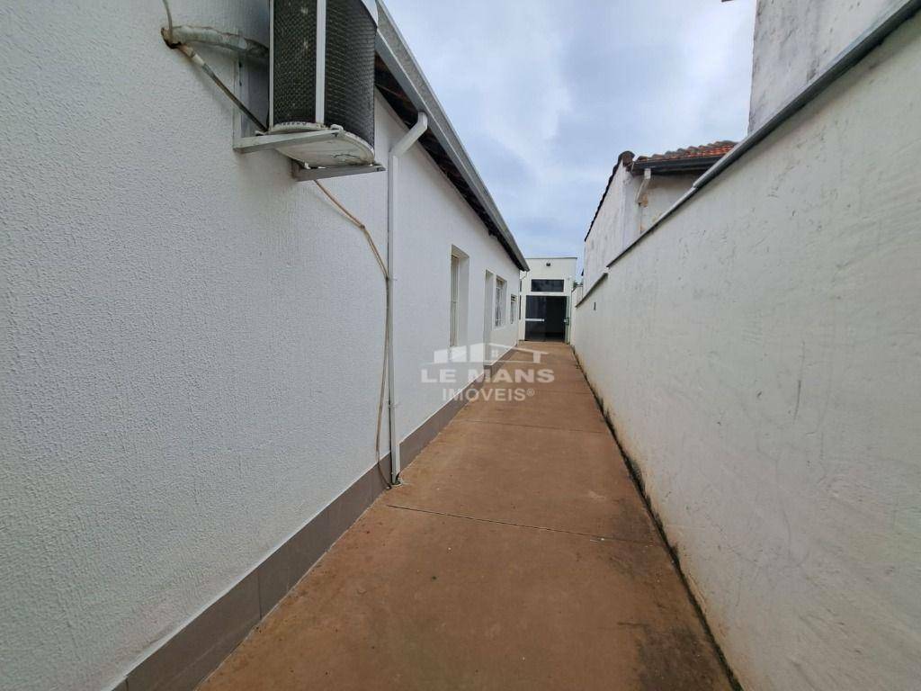Casa para alugar com 1 quarto, 245m² - Foto 12