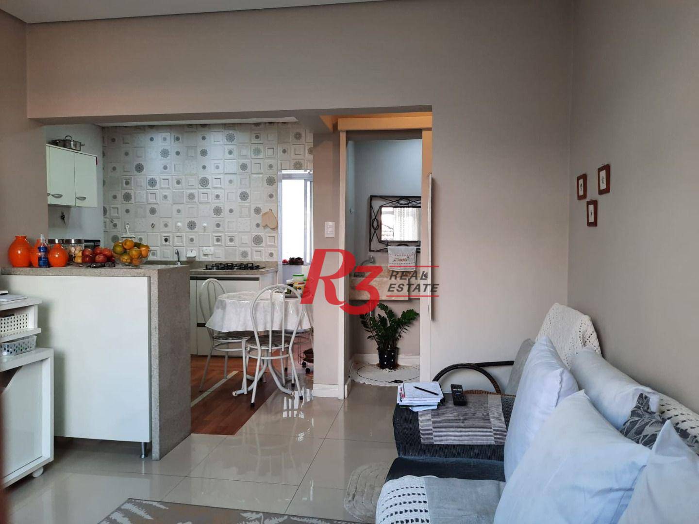 Apartamento à venda com 2 quartos, 70m² - Foto 2