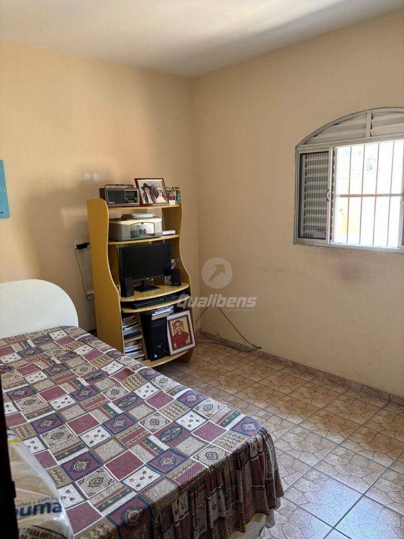 Sobrado à venda com 3 quartos, 240m² - Foto 1