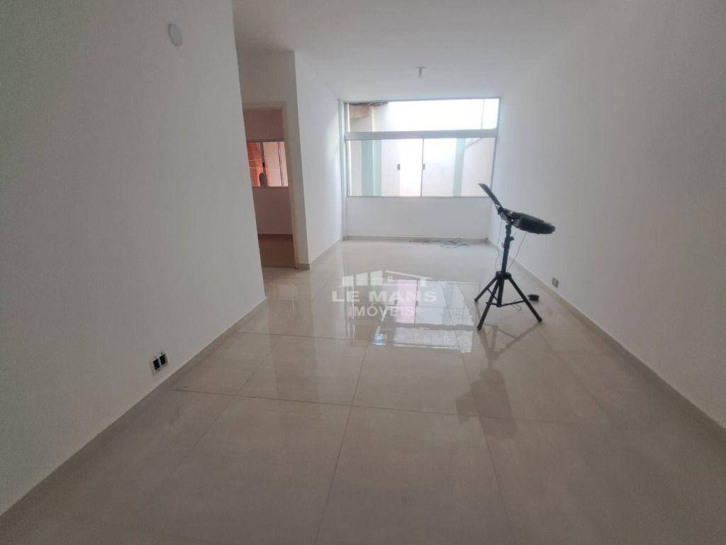 Casa para alugar com 3 quartos, 202m² - Foto 13