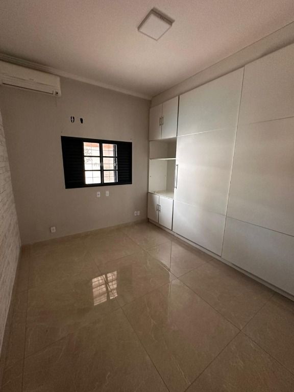 Casa à venda com 3 quartos, 271m² - Foto 4