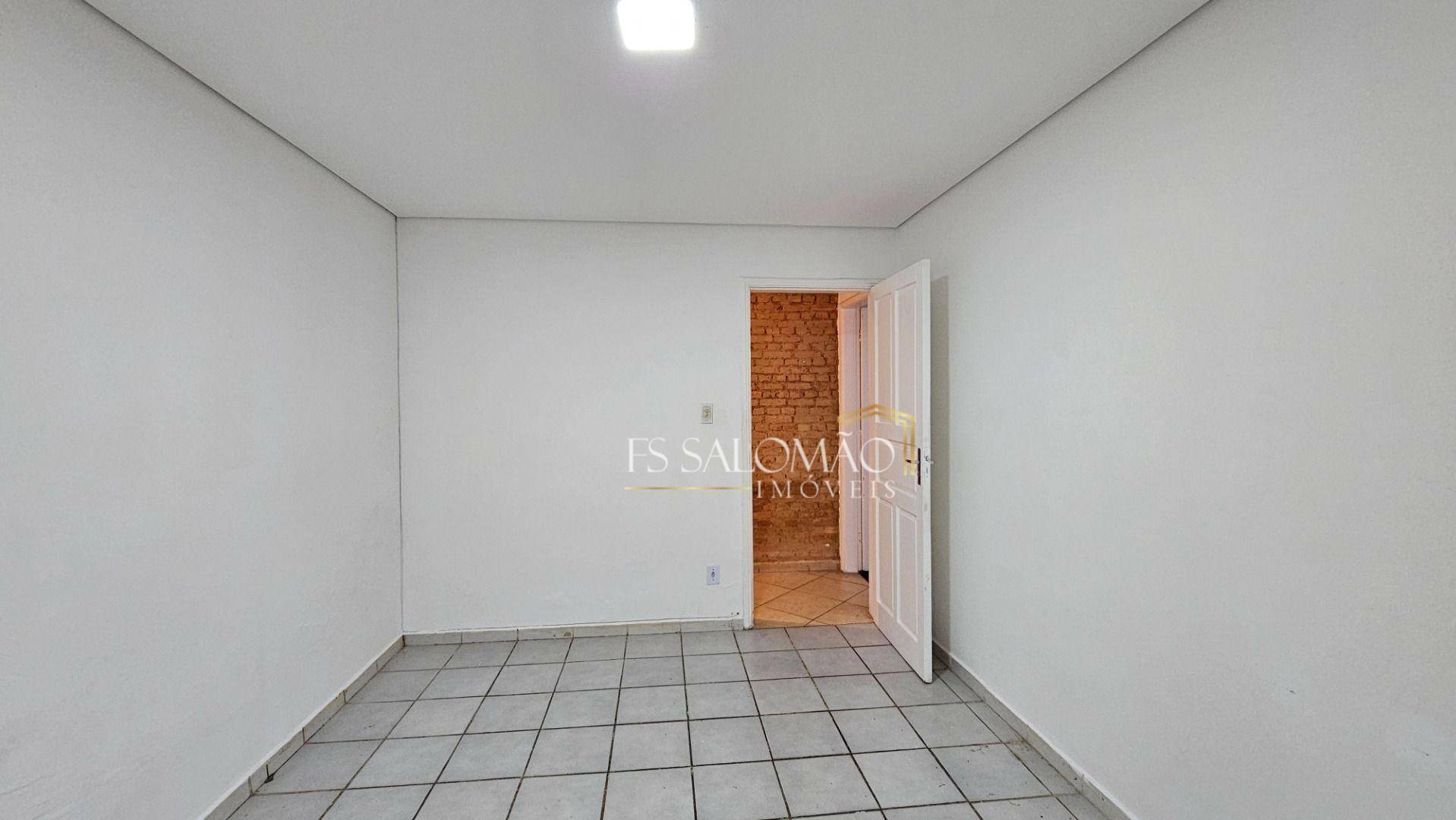 Casa para alugar com 2 quartos, 110m² - Foto 2