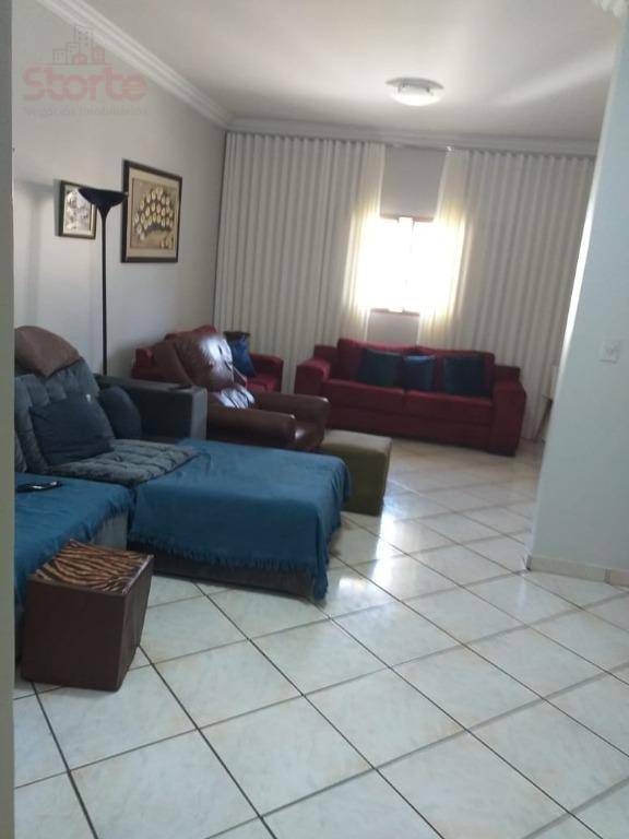 Casa à venda com 3 quartos, 150m² - Foto 1