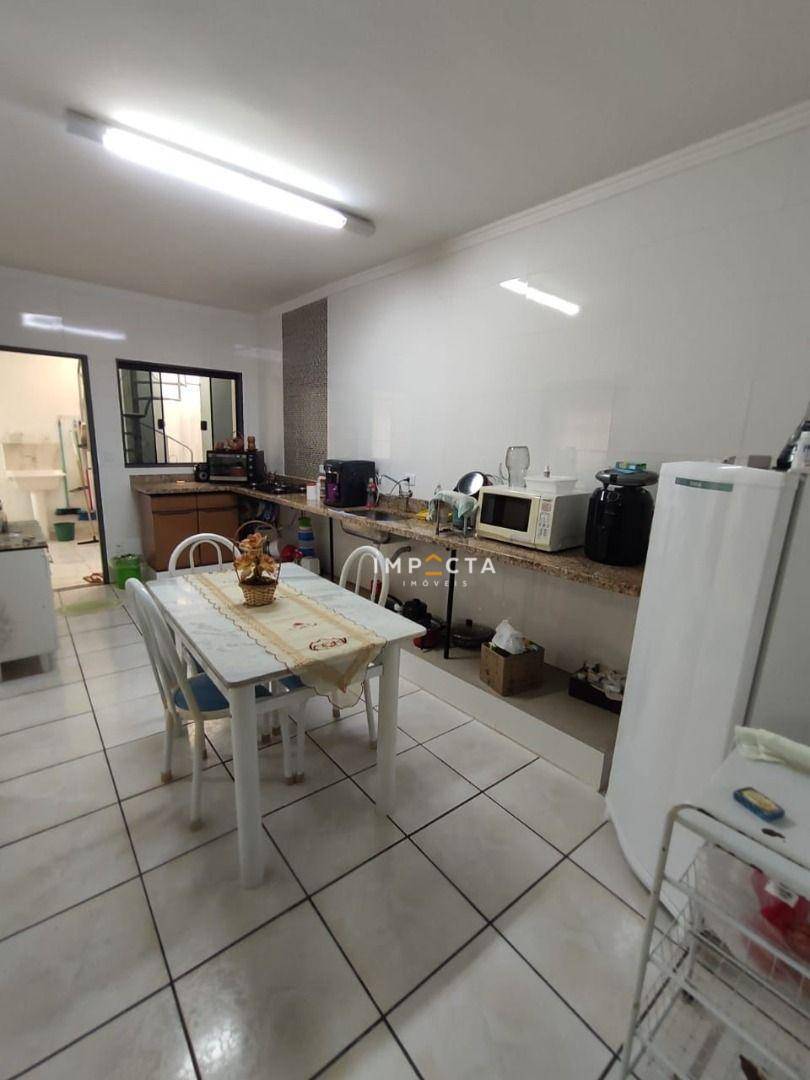 Casa à venda com 2 quartos, 174m² - Foto 1