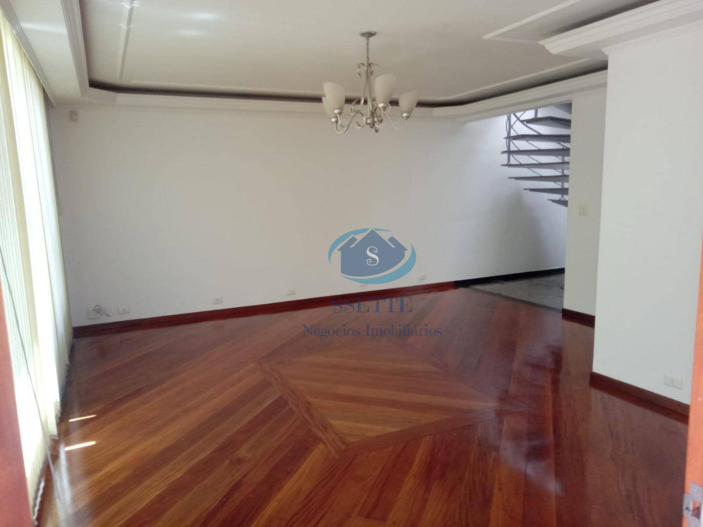 Sobrado à venda com 3 quartos, 220m² - Foto 1