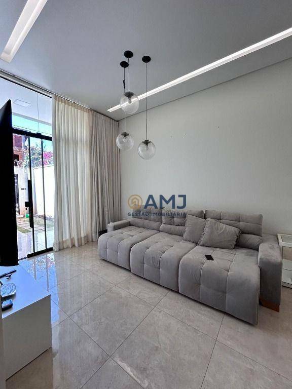 Casa à venda com 3 quartos, 151m² - Foto 1