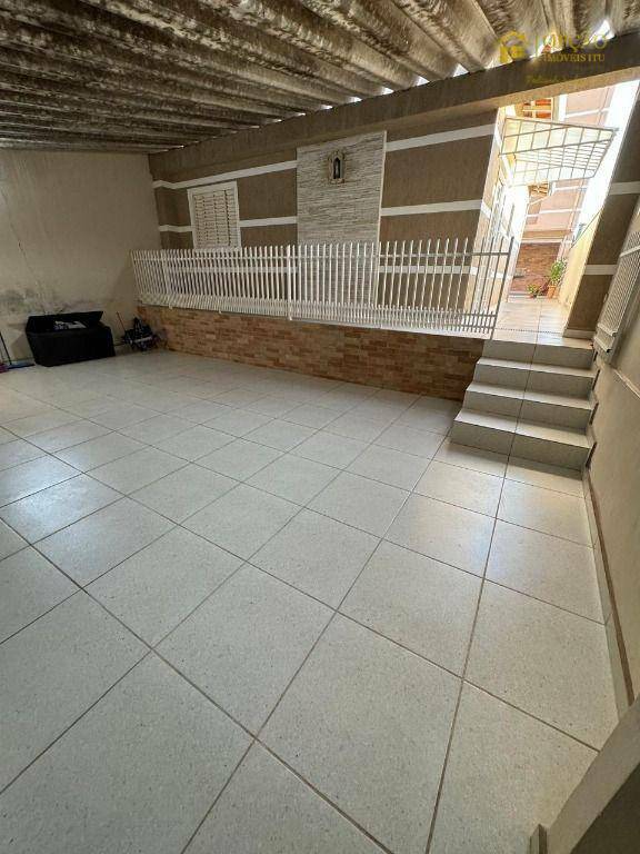 Casa à venda com 5 quartos, 250m² - Foto 2