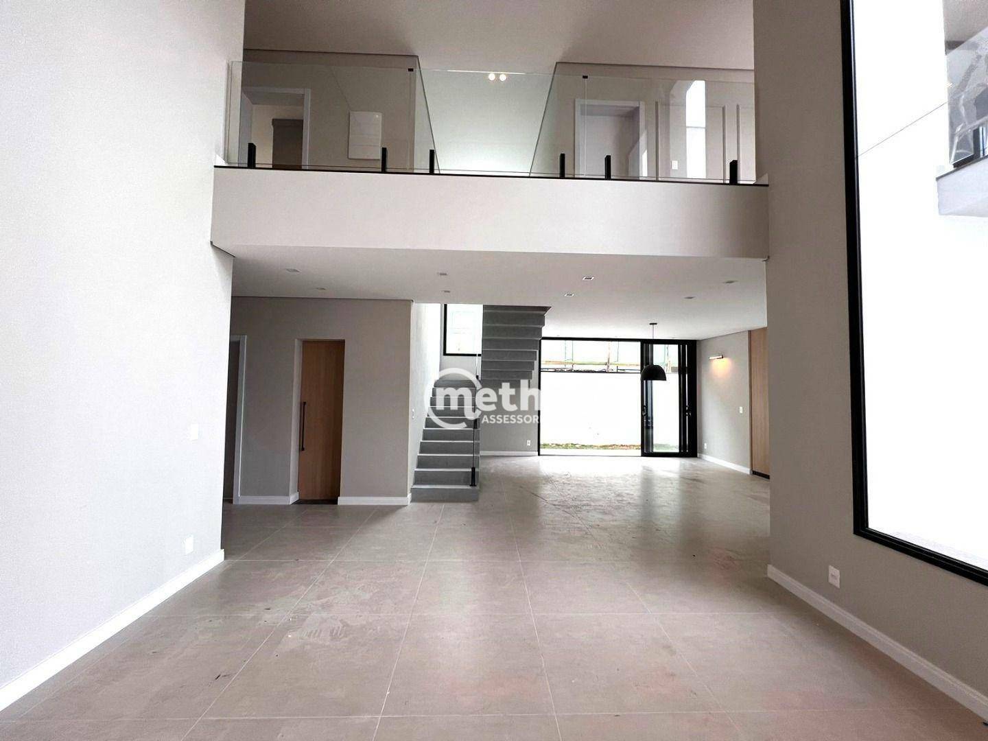 Casa de Condomínio à venda com 5 quartos, 360m² - Foto 1