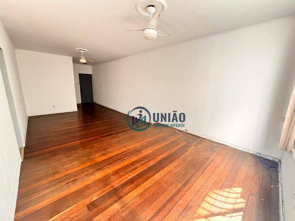 Apartamento à venda com 3 quartos, 125m² - Foto 2