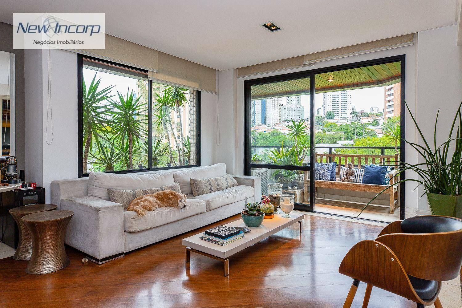 Apartamento à venda com 3 quartos, 205m² - Foto 2