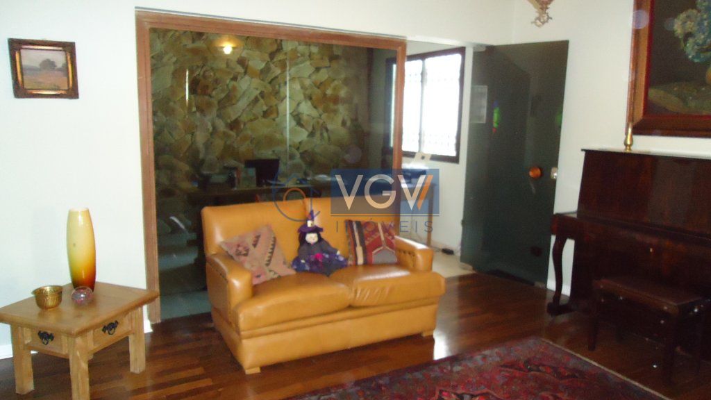 Casa à venda e aluguel com 4 quartos, 300m² - Foto 1