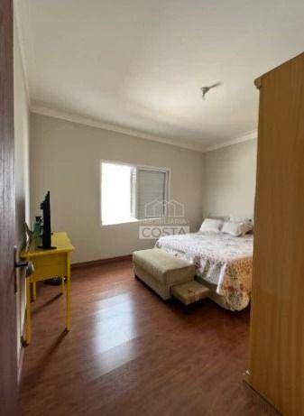Casa à venda com 4 quartos, 214m² - Foto 7
