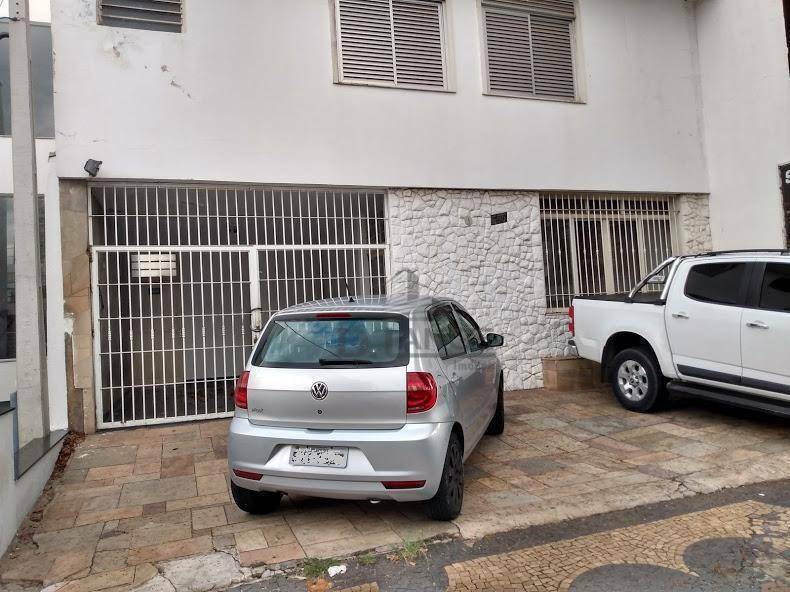 Casa à venda e aluguel com 4 quartos, 318m² - Foto 2