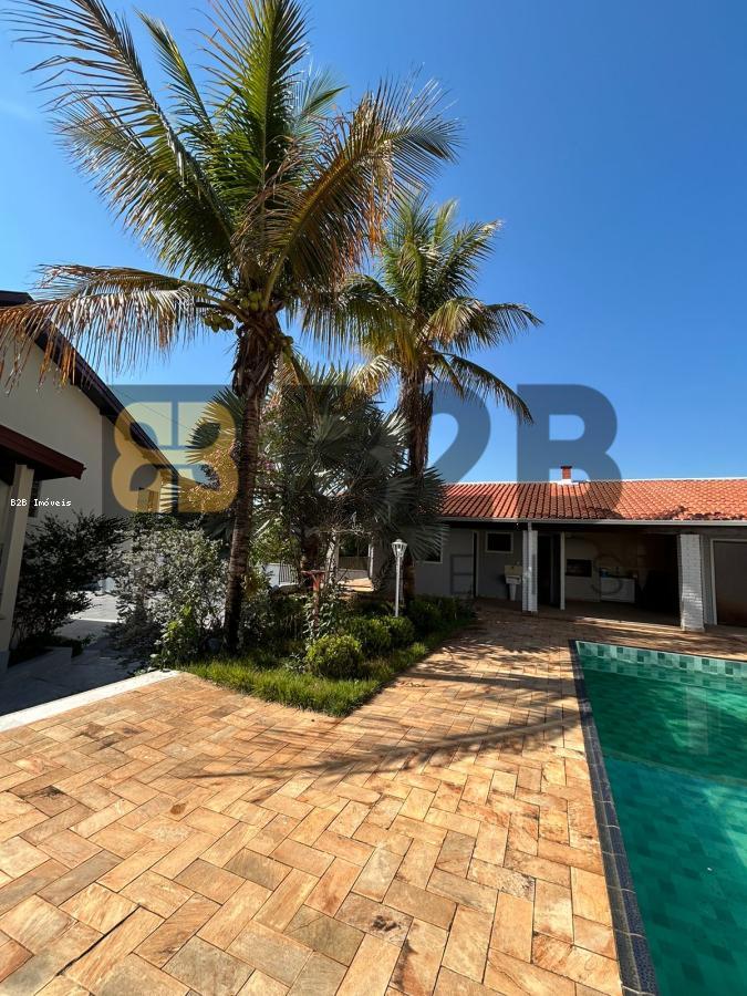 Casa à venda com 5 quartos, 400m² - Foto 1