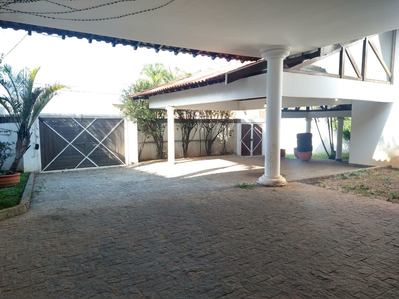 Casa para alugar com 8 quartos, 650m² - Foto 17