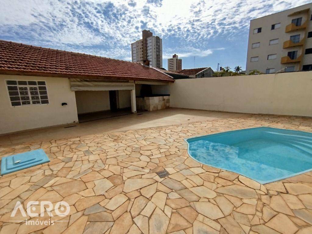 Casa para alugar com 3 quartos, 200m² - Foto 33