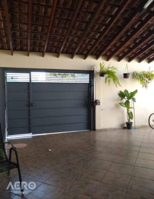 Casa à venda com 2 quartos, 167m² - Foto 2