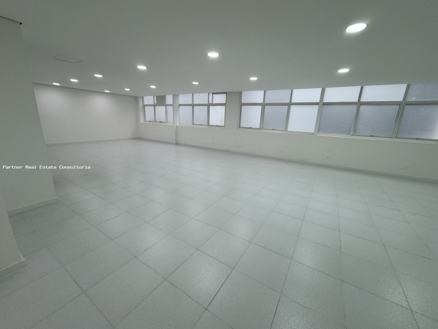 Conjunto Comercial-Sala à venda com 5 quartos, 195m² - Foto 1