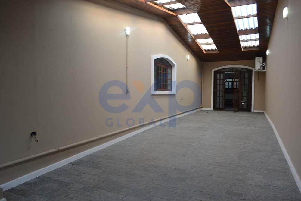 Casa à venda com 3 quartos, 350m² - Foto 4