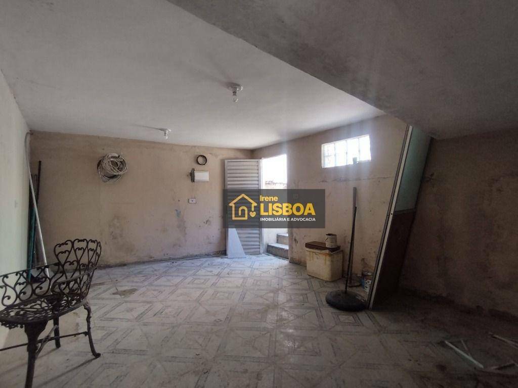 Casa à venda com 2 quartos, 125m² - Foto 2