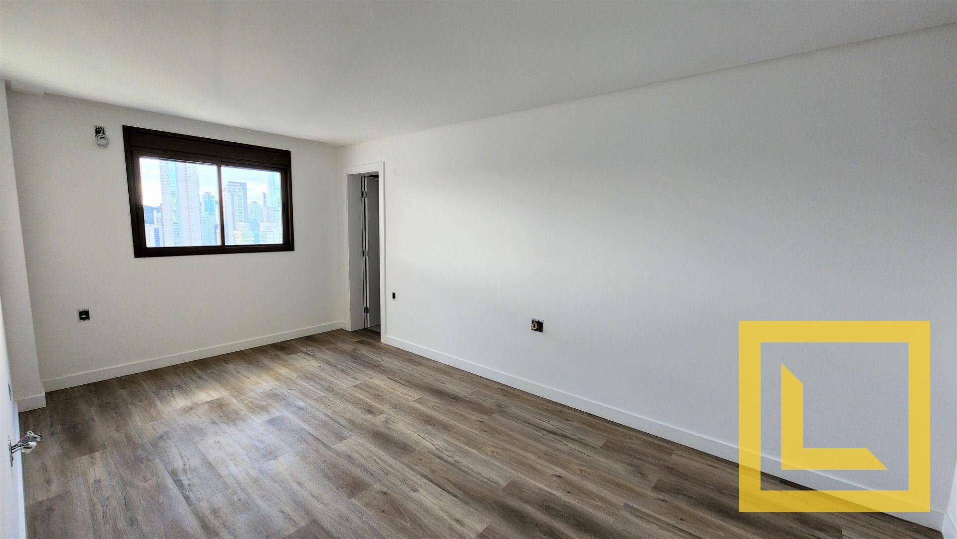 Apartamento à venda com 5 quartos, 238m² - Foto 7