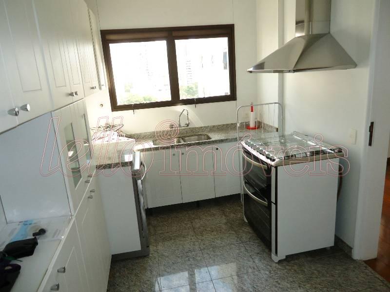 Apartamento para alugar com 4 quartos, 240m² - Foto 11