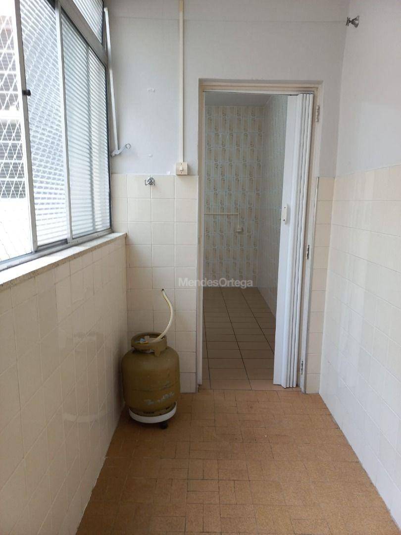 Apartamento para alugar com 2 quartos, 65m² - Foto 11