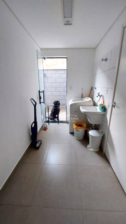 Casa de Condomínio à venda com 3 quartos, 298m² - Foto 4