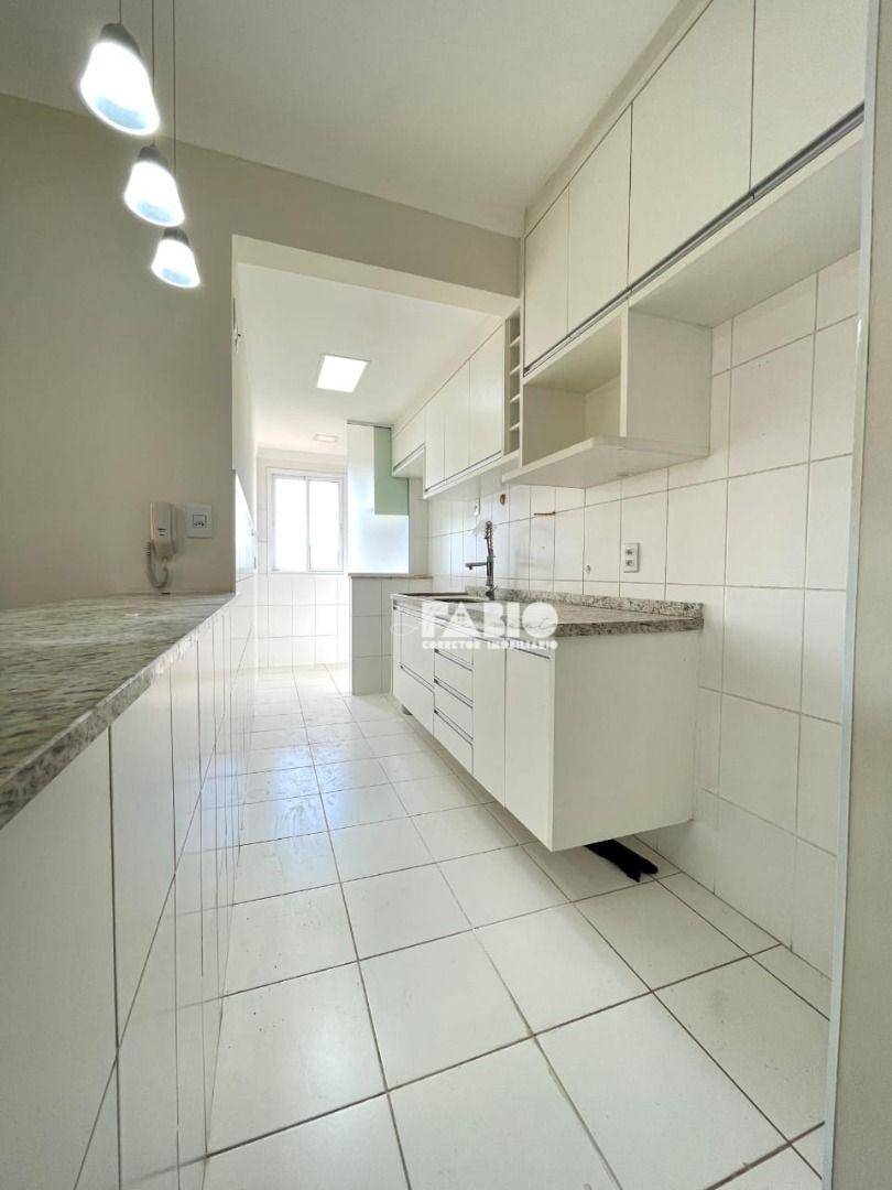 Apartamento à venda com 2 quartos, 62m² - Foto 2