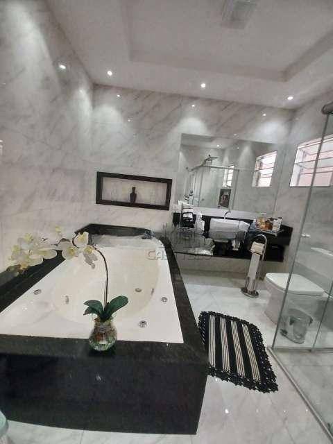Casa à venda com 3 quartos, 220m² - Foto 3