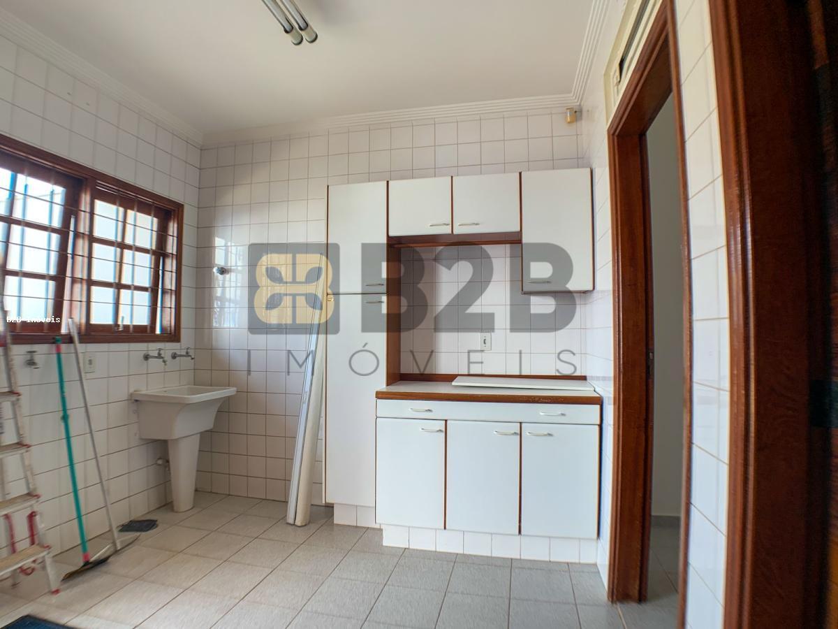 Casa à venda com 3 quartos, 300m² - Foto 25