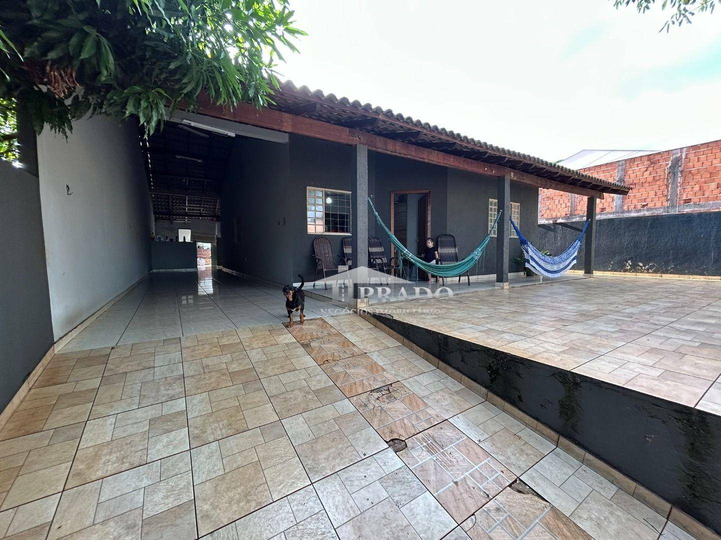 Casa à venda com 3 quartos, 185m² - Foto 1