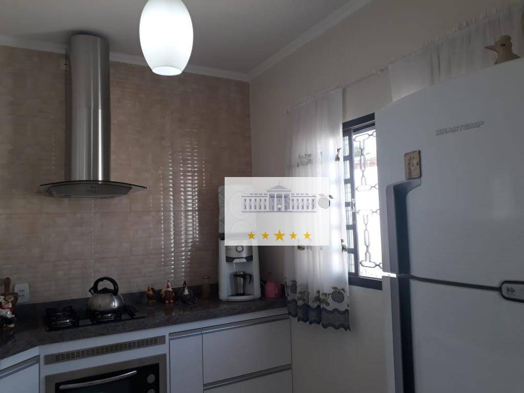 Casa à venda com 3 quartos, 209m² - Foto 3