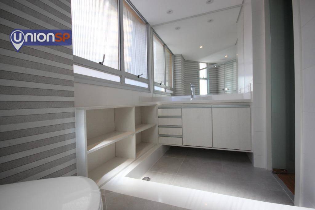 Apartamento à venda com 3 quartos, 244m² - Foto 17