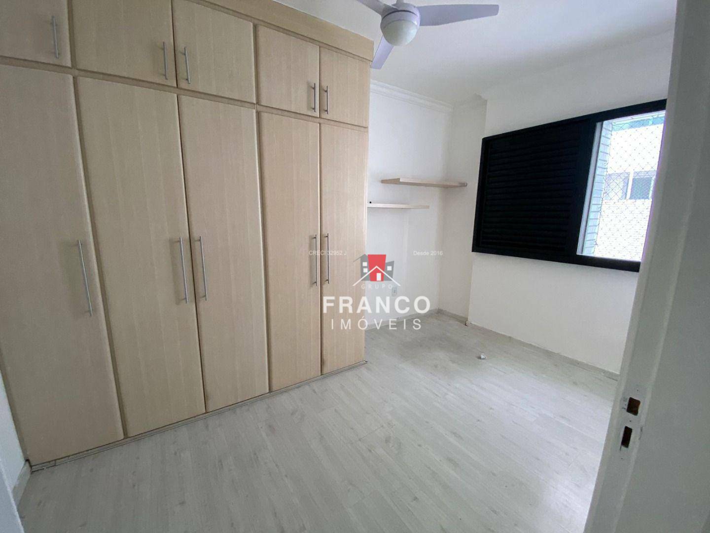 Apartamento à venda com 2 quartos, 75m² - Foto 19