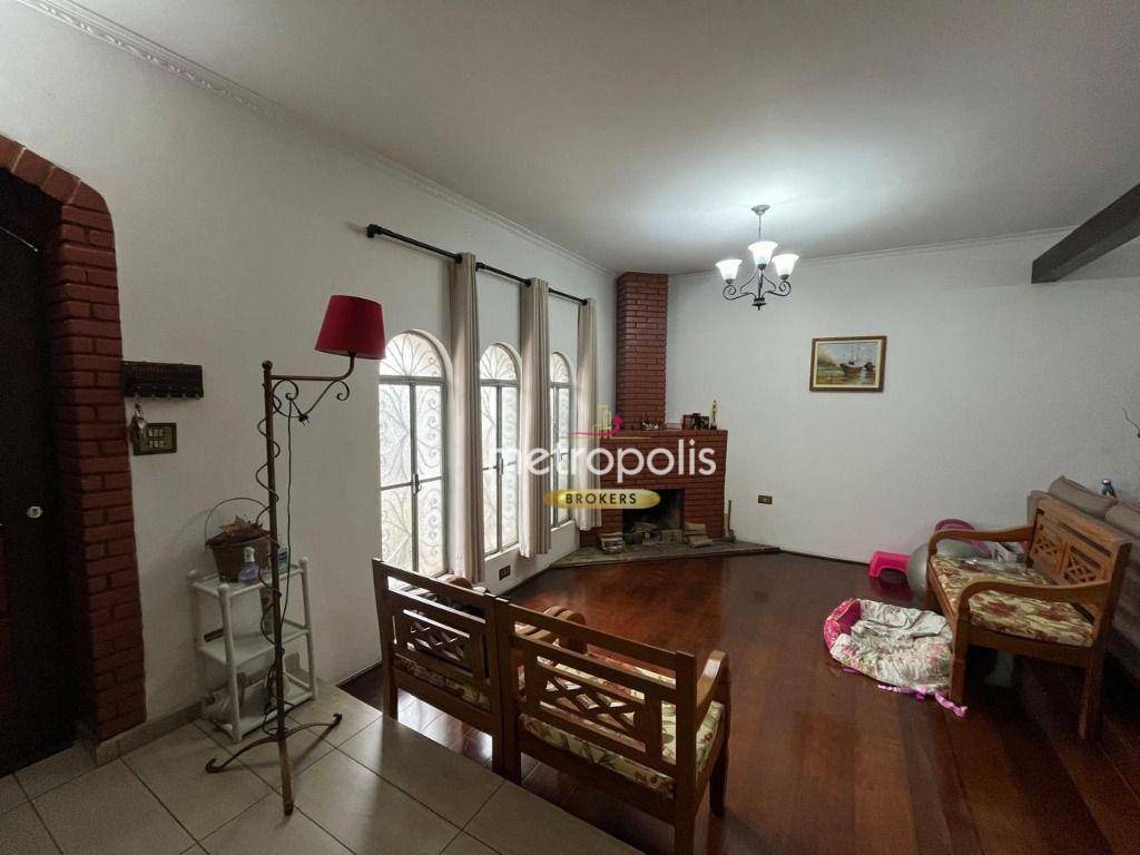 Casa à venda com 4 quartos, 240m² - Foto 2