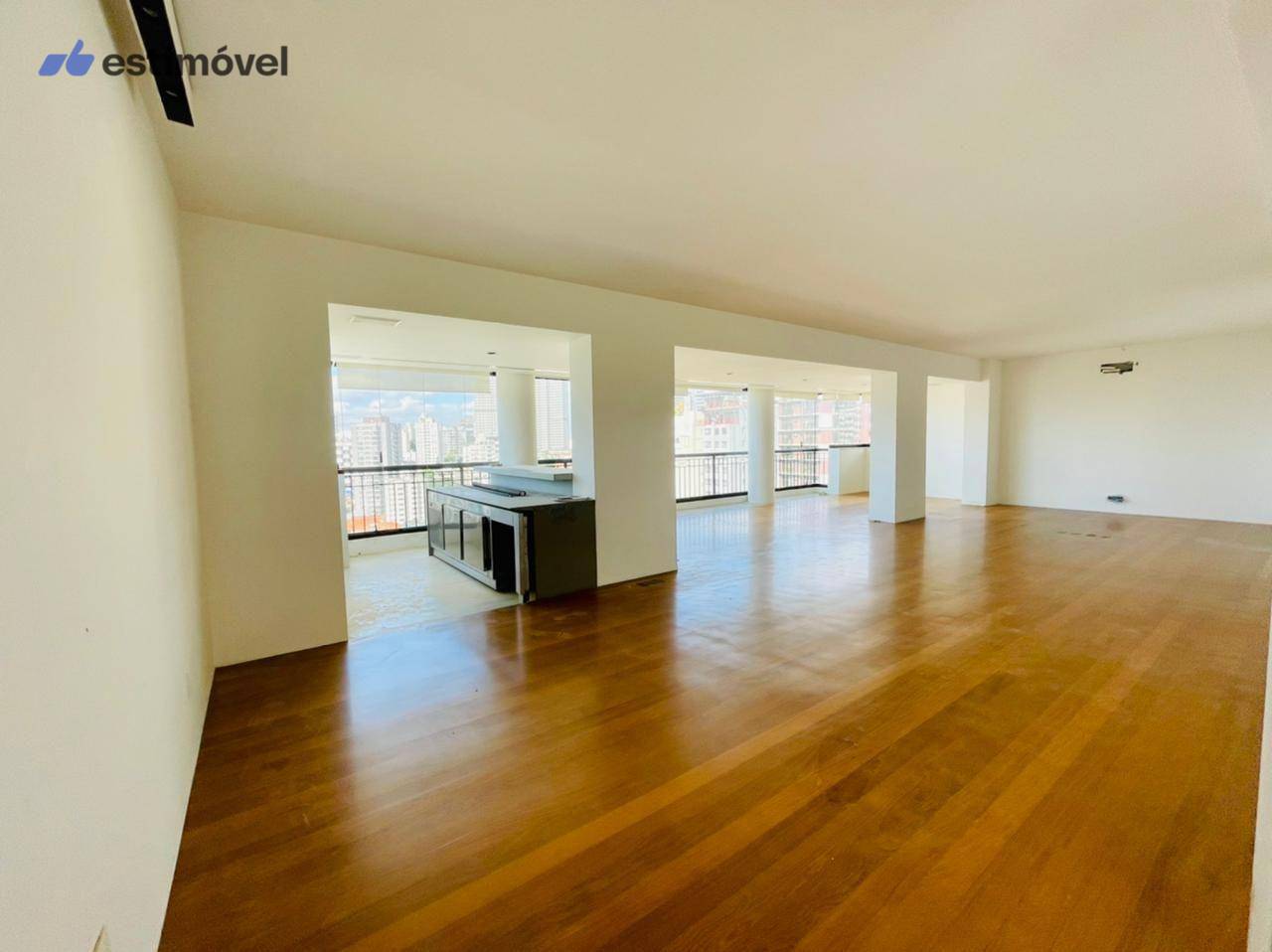 Apartamento à venda e aluguel com 3 quartos, 215m² - Foto 1