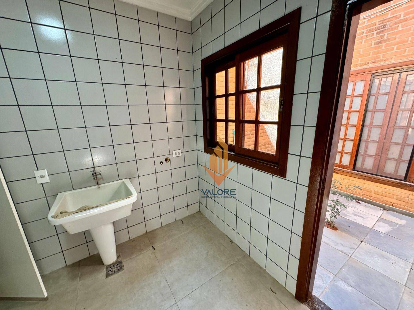 Casa à venda com 3 quartos, 271m² - Foto 16