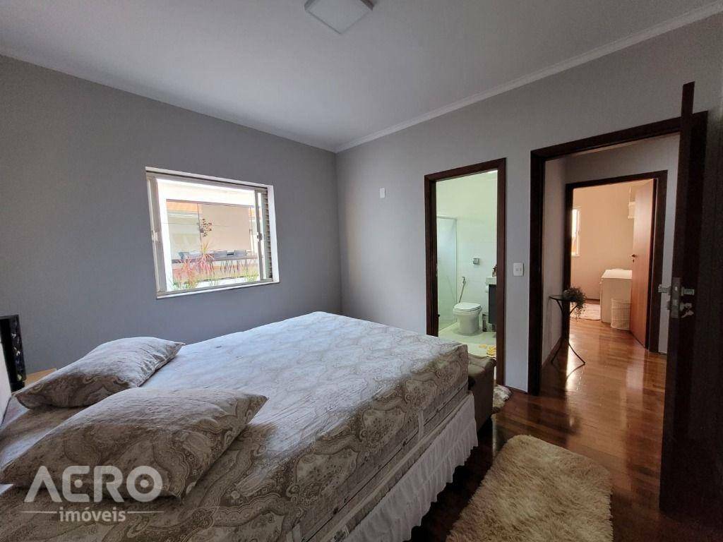 Casa à venda com 3 quartos, 263m² - Foto 15