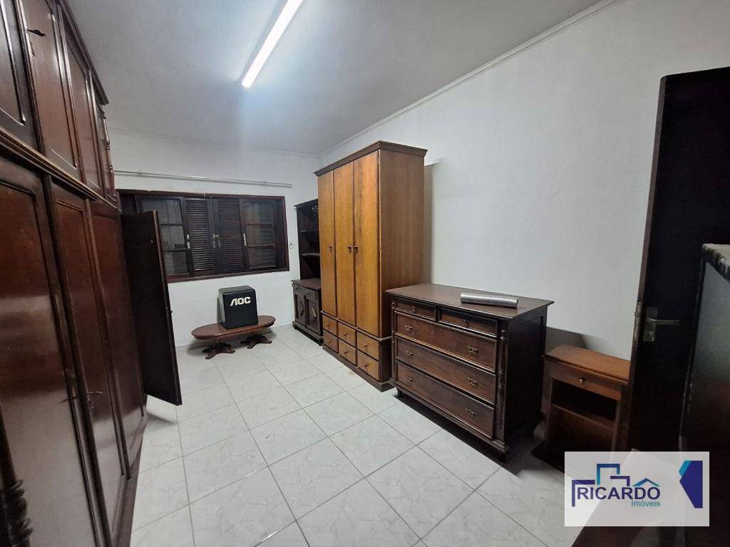 Casa para alugar com 3 quartos, 325m² - Foto 12