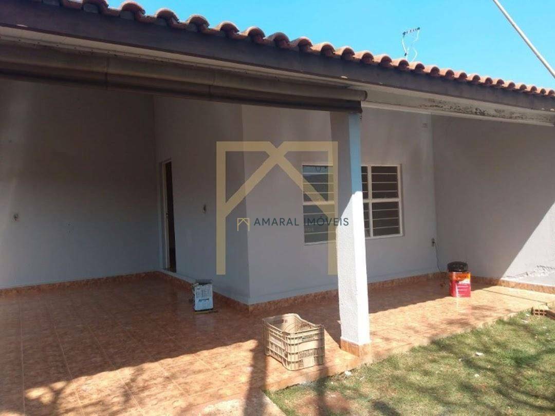 Casa à venda com 3 quartos, 92m² - Foto 1