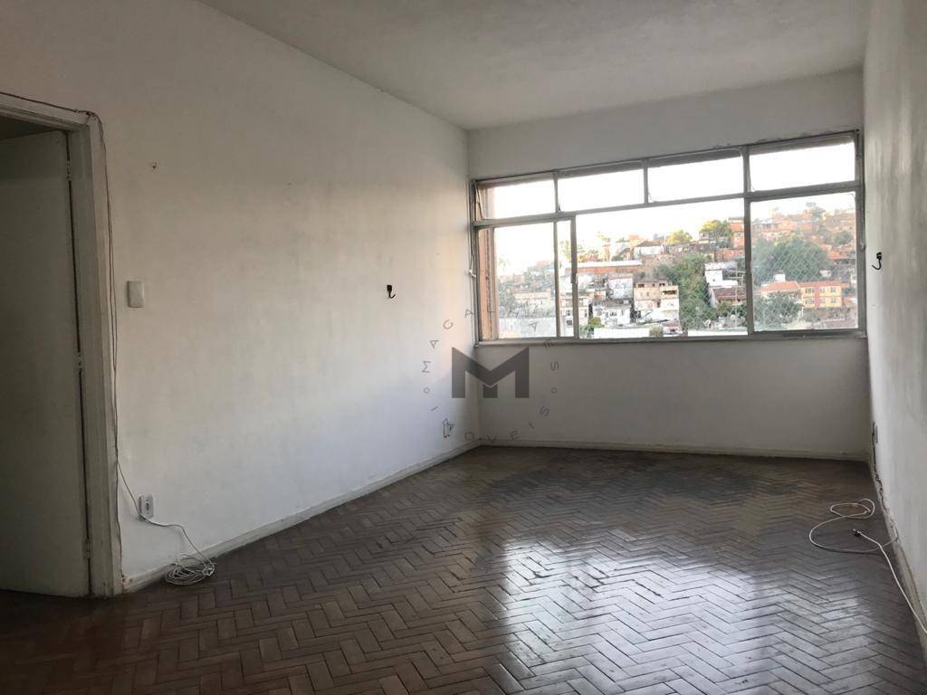 Apartamento à venda com 3 quartos, 101m² - Foto 2