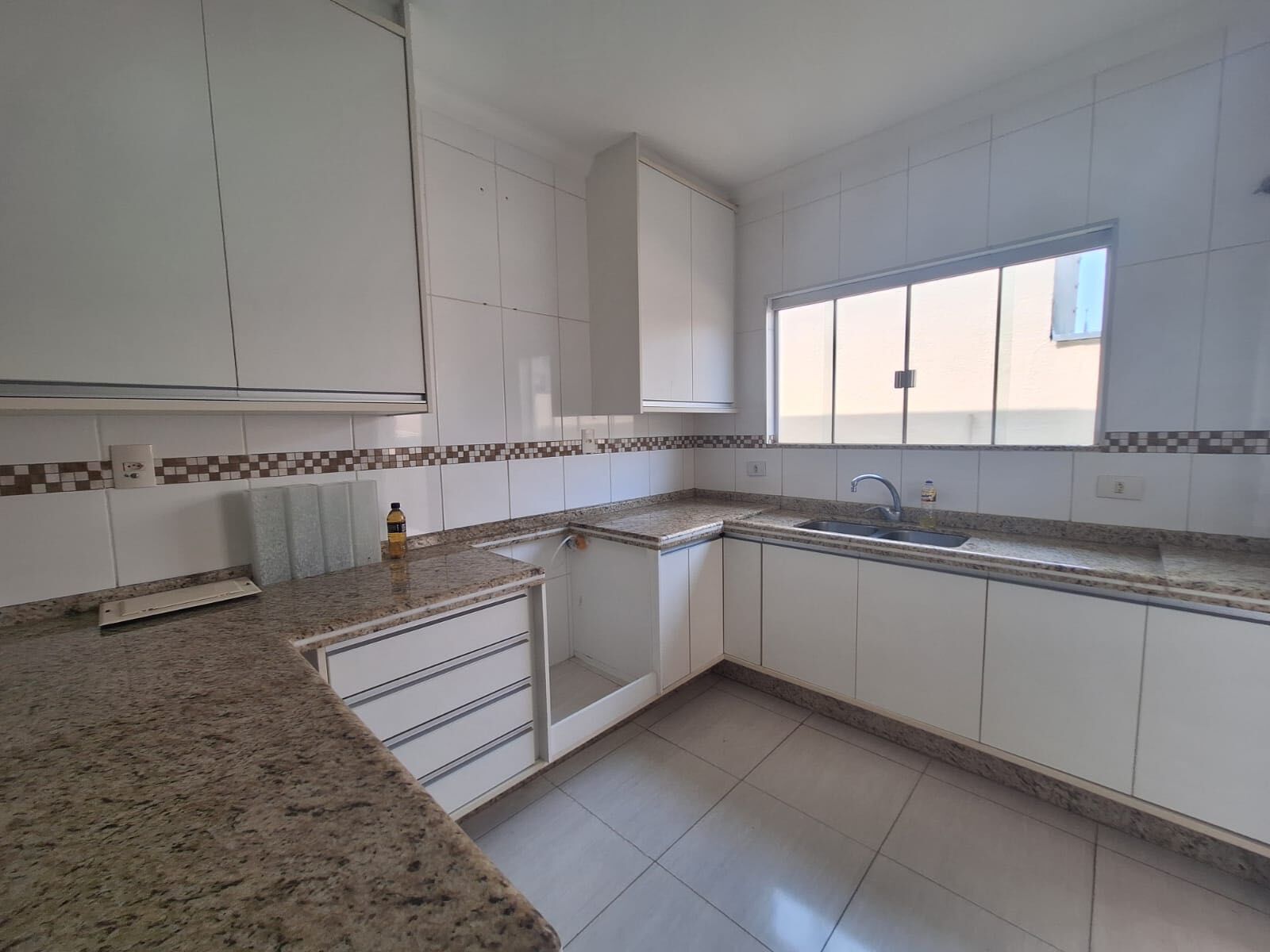 Casa à venda com 3 quartos, 220m² - Foto 6