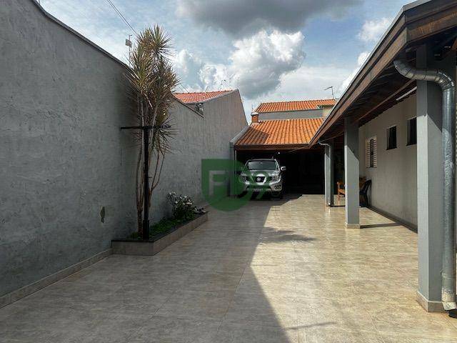 Casa à venda com 3 quartos, 155m² - Foto 1