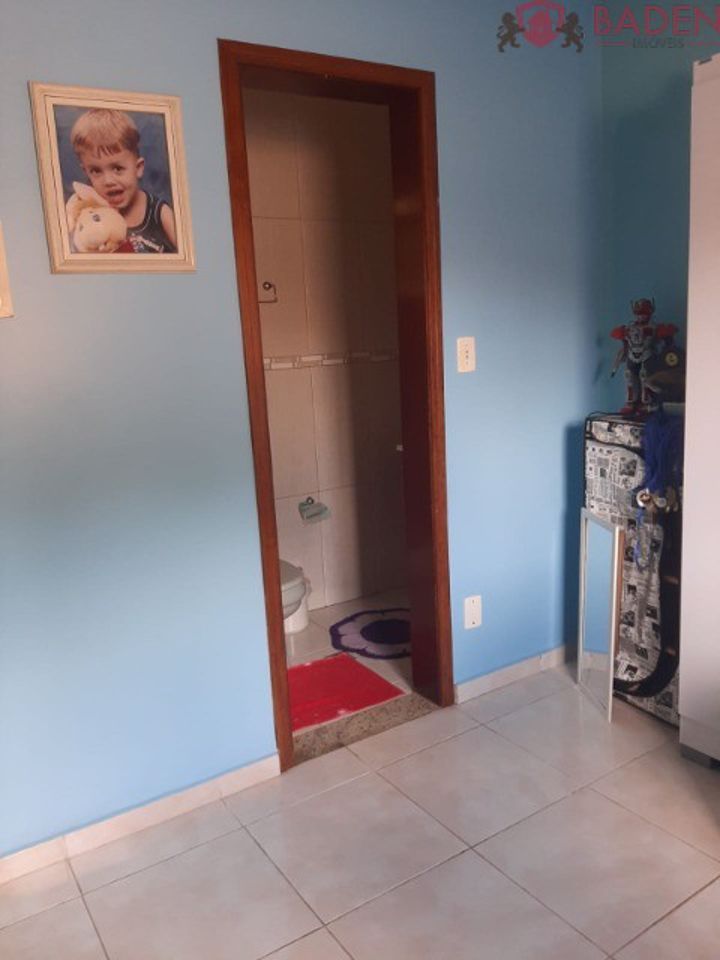 Casa à venda com 4 quartos, 200m² - Foto 13