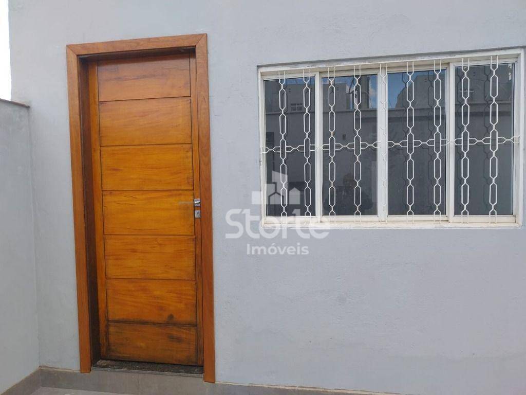 Casa para alugar com 3 quartos, 120m² - Foto 2