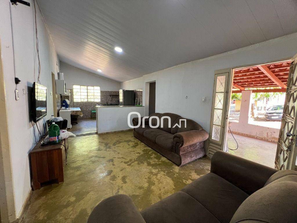 Chácara à venda com 5 quartos, 300m² - Foto 2