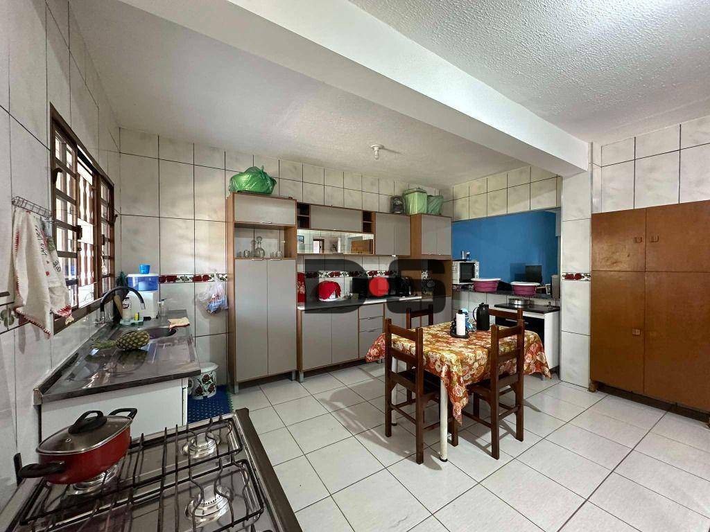 Casa à venda com 3 quartos, 100m² - Foto 4