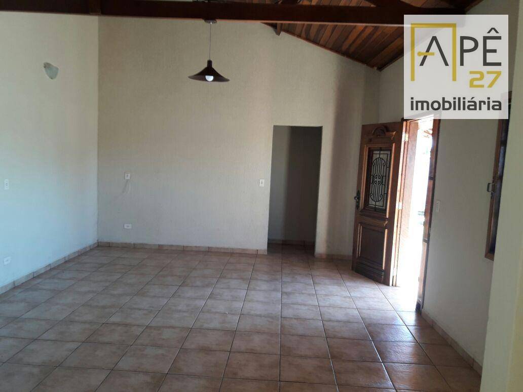 Casa à venda com 2 quartos, 170m² - Foto 2